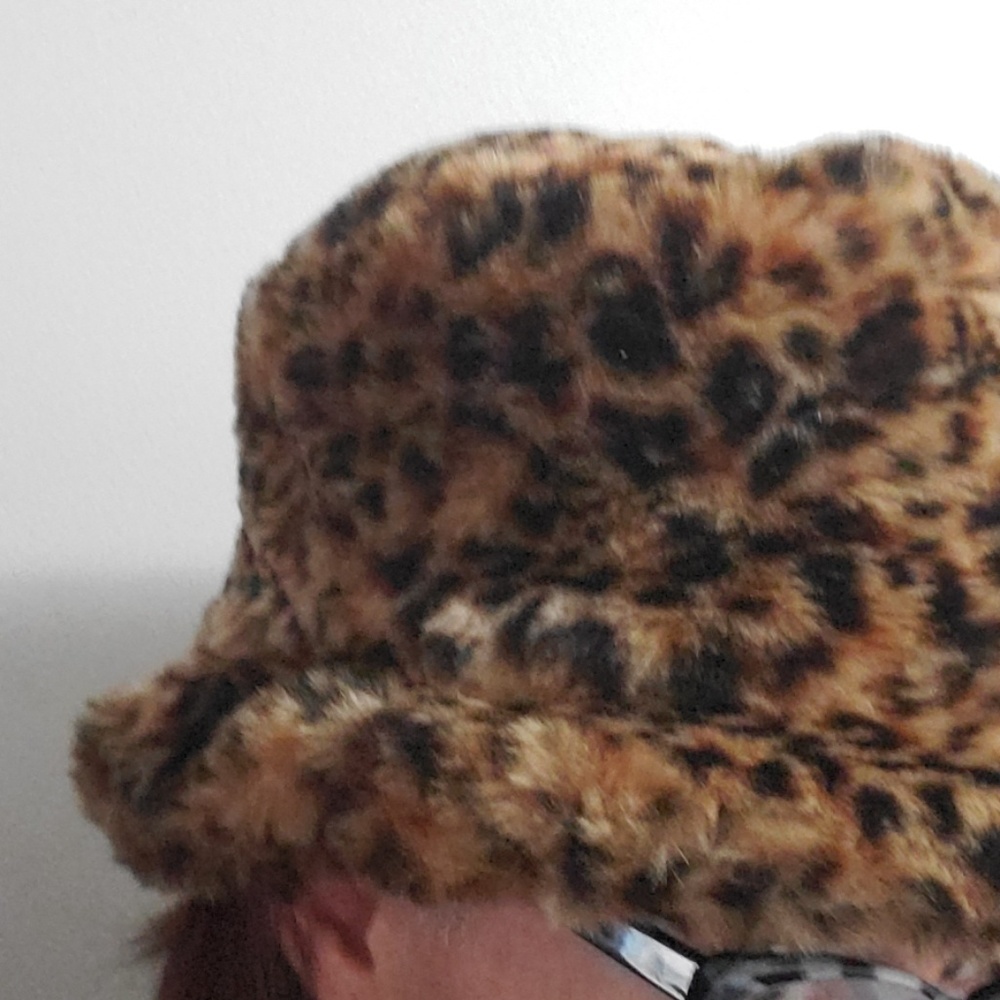 Hat ...  Leopard print - Picture 2 of 3